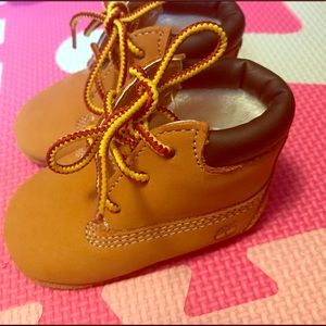 Timberland baby crib shoes and hat set